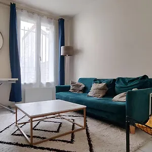  Сasa de vacaciones Modern 1 Bedroom Near The Metro.